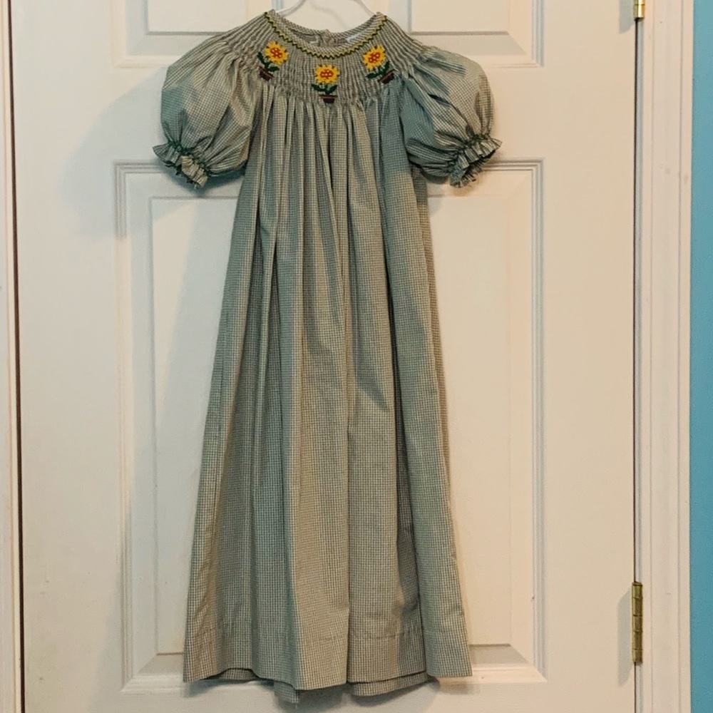 Little girl’s gingham smocked sunflower 🌻 dress